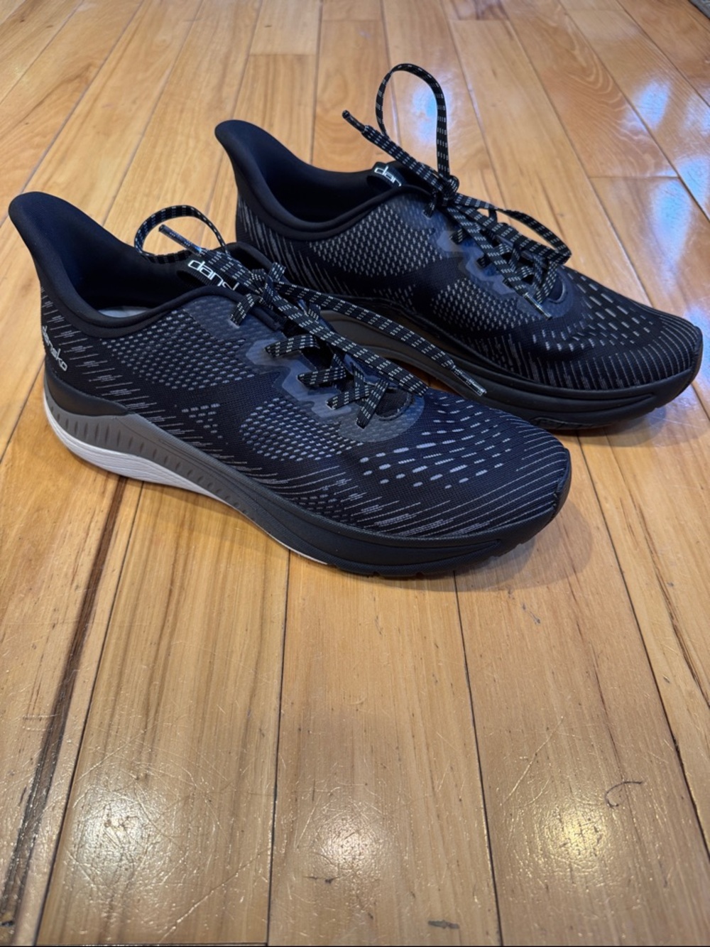 NWT size 41 Dansko Black and Gray Mesh Lace-Up Sneakers